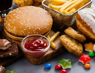 Υψηλότερα τα ποσοστά πρόωρου θανάτου για όσους καταναλώνουν επεξεργασμένα τρόφιμα